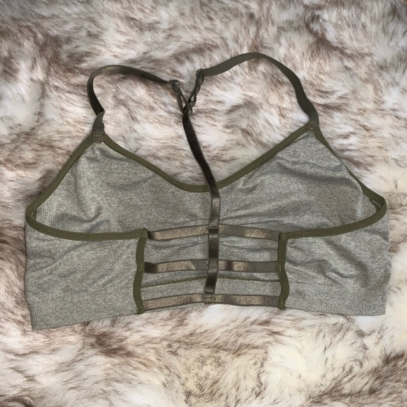 5 Different Sports Bras! All for $25 - Picture 6 of 16